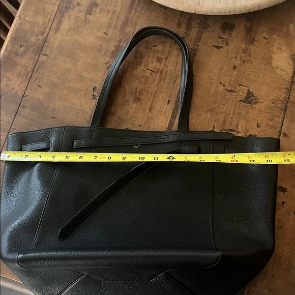 Celine Elegant Black Tote Bag - Picture 14 of 14